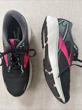 Brooks Ghost Women's size 8.5 Sneakers Running Shoe Black‎ Pink